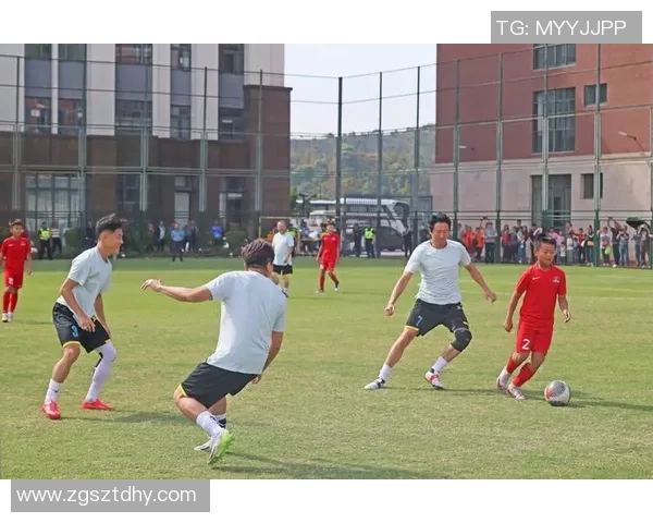 洛阳中辉煌足球队球员展现青春风采努力拼搏追逐梦想的故事